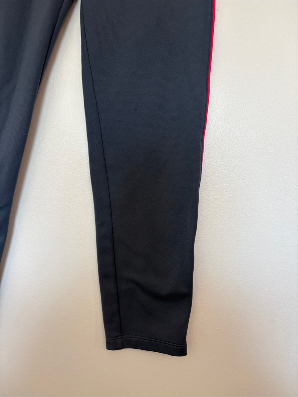 Under Armour Girls Navy Sweatpants with Bright Pink Trim - Picture 4 of 9